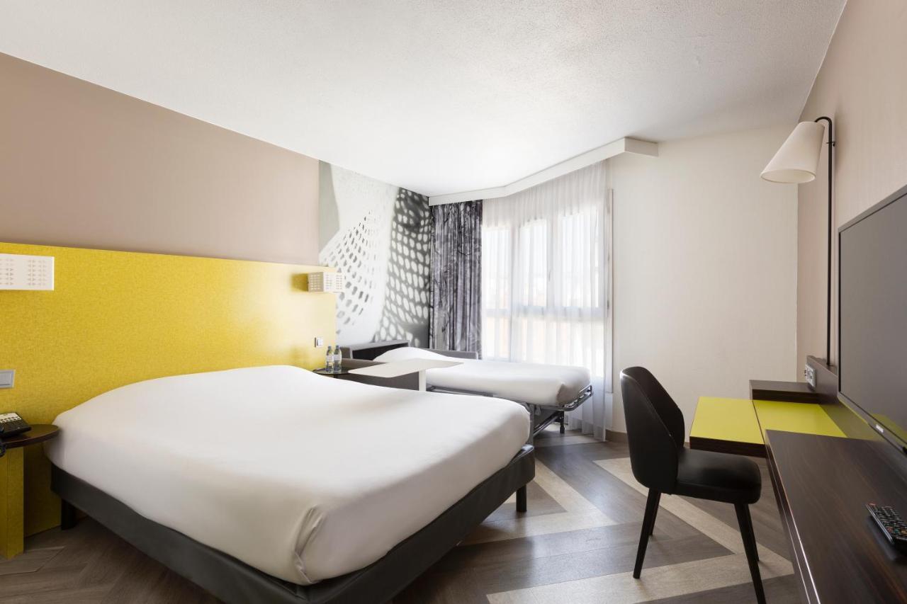 Ibis Styles Nice Centre Port Esterno foto