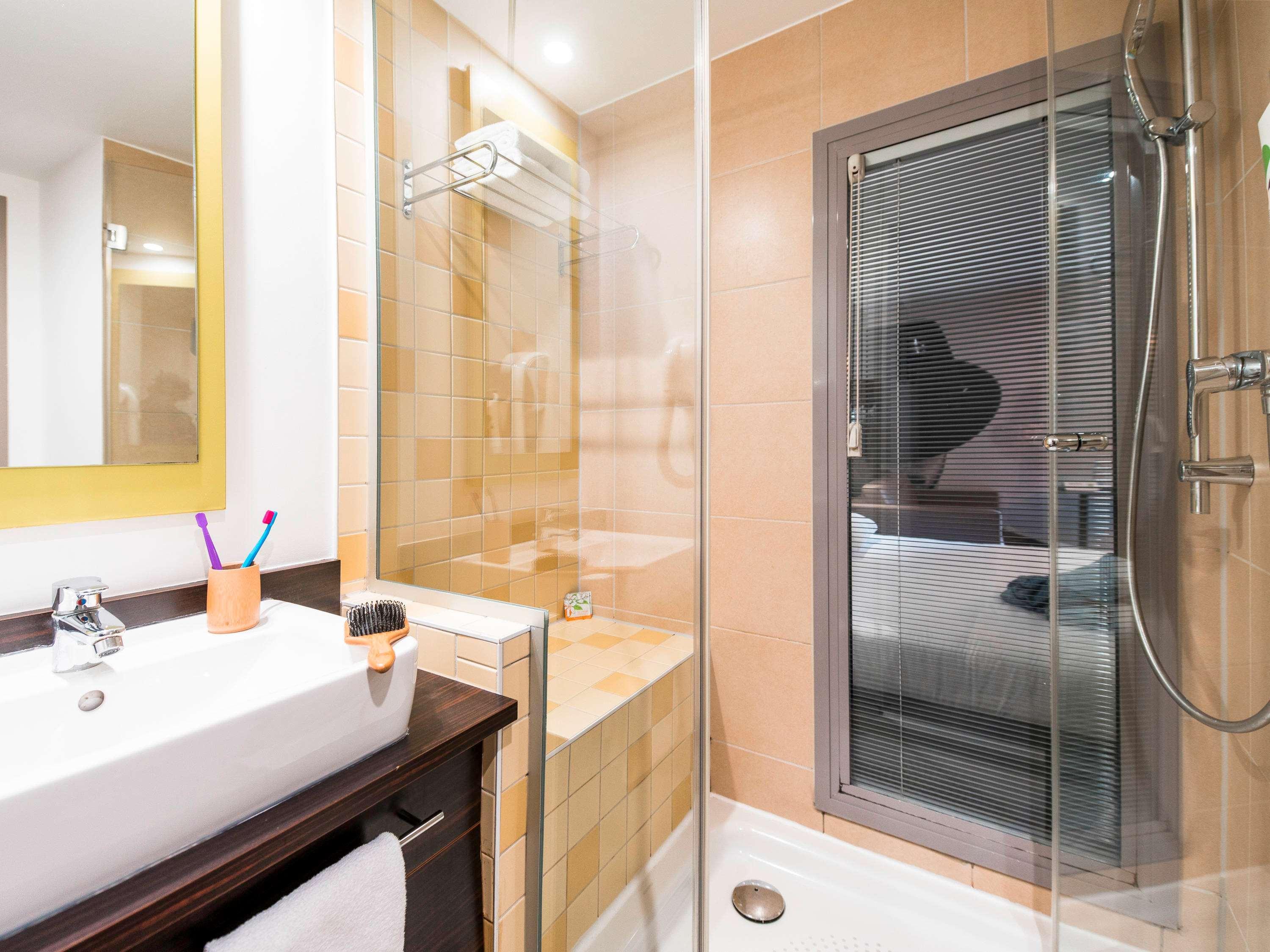 Ibis Styles Nice Centre Port Esterno foto