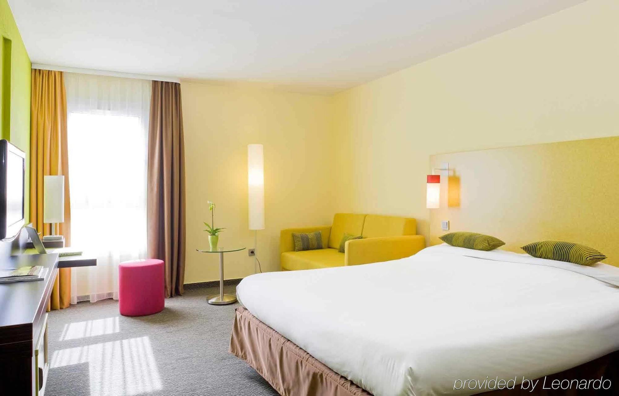 Ibis Styles Nice Centre Port Esterno foto