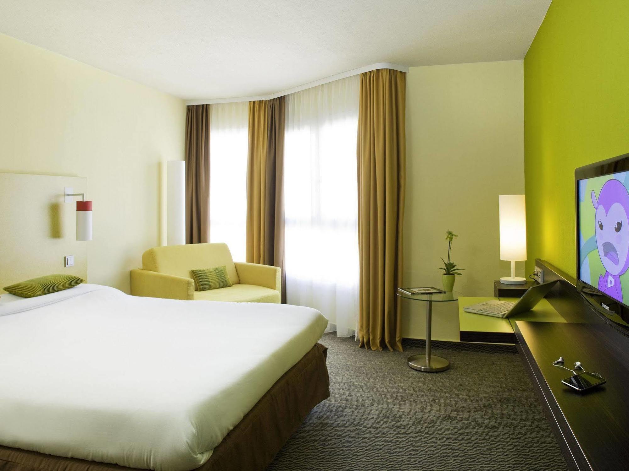 Ibis Styles Nice Centre Port Esterno foto